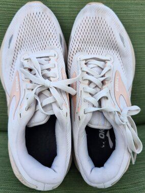 Brooks Adrenaline GTS 23 Womens Size 9.5 Beige Running Athletic Shoes Sneakers
